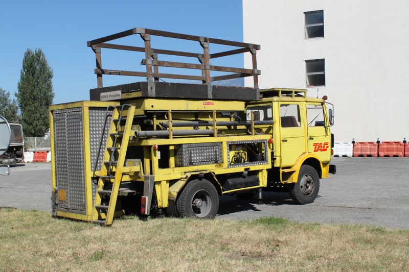 vue arrière du camion-échelle