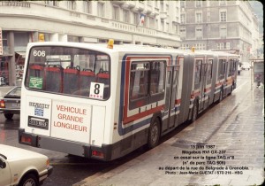 Mégabus en essai sur la ligne 8, à Trois Dauphins