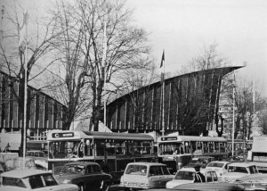 autobus de la RATP devant le Palais des Sports, 1968