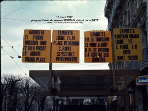 Plaques d'arrêt sur abribus